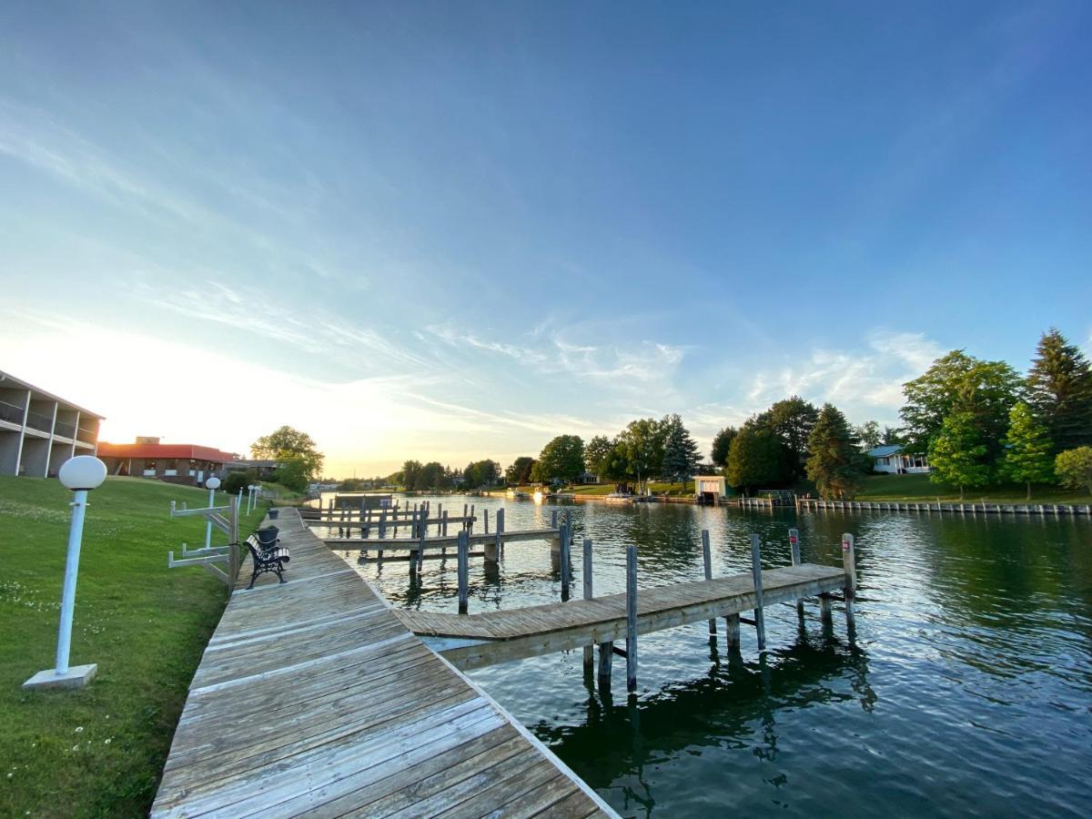 Fleetwood Inn Suites เชบอยกัน ภายนอก รูปภาพ