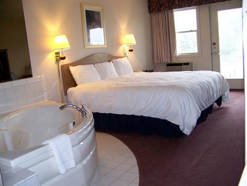 Fleetwood Inn Suites เชบอยกัน ภายนอก รูปภาพ